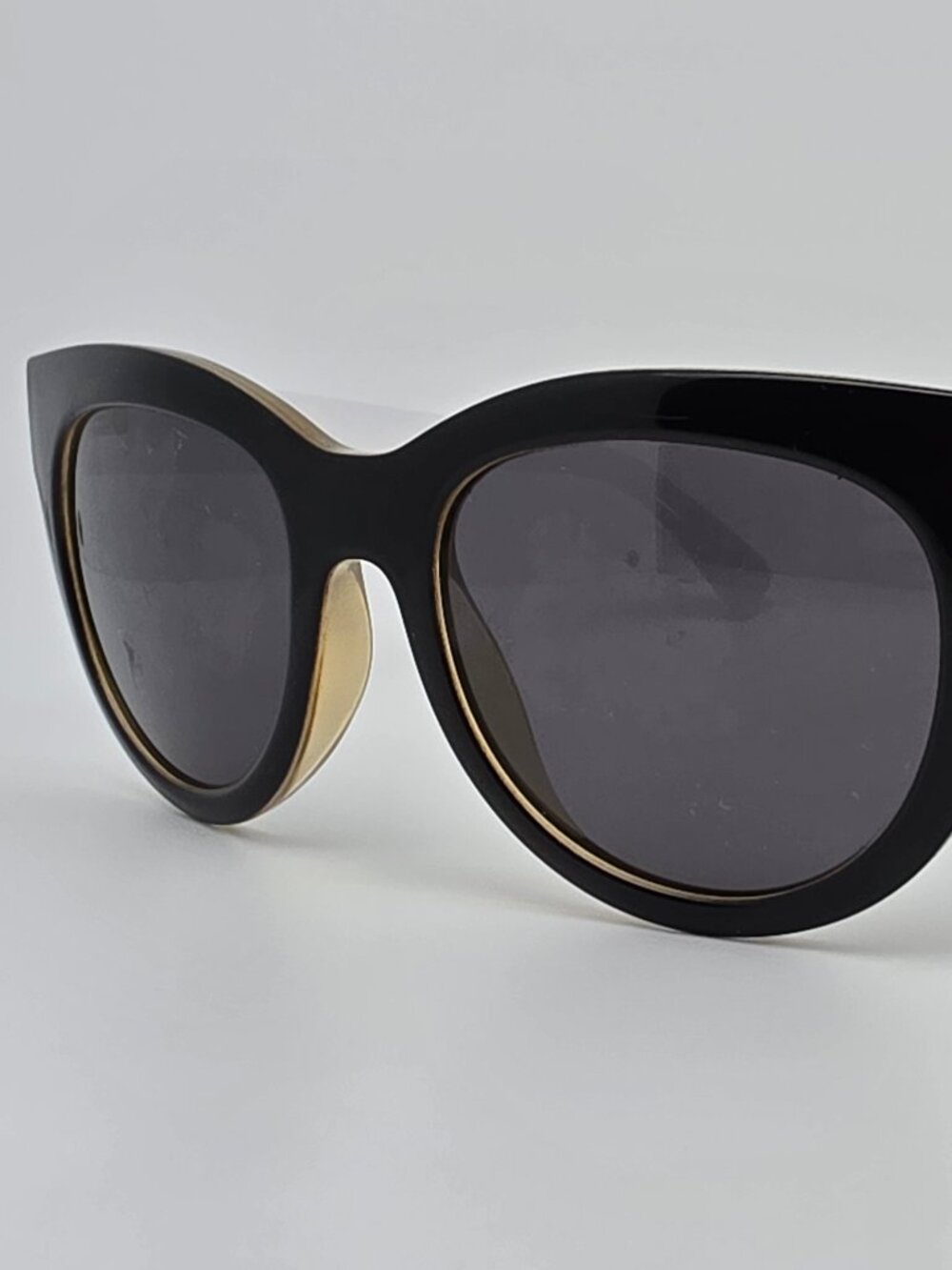 Von Zipper Queenie Buff White Gold Frame Grey Lens Cat Eye Sunglasses 59-17-140